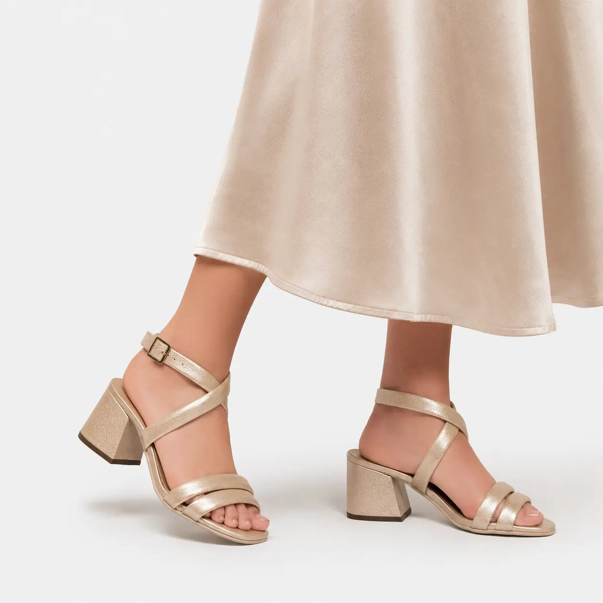 Sandalia tacon alia de cuero para mujer - Oro