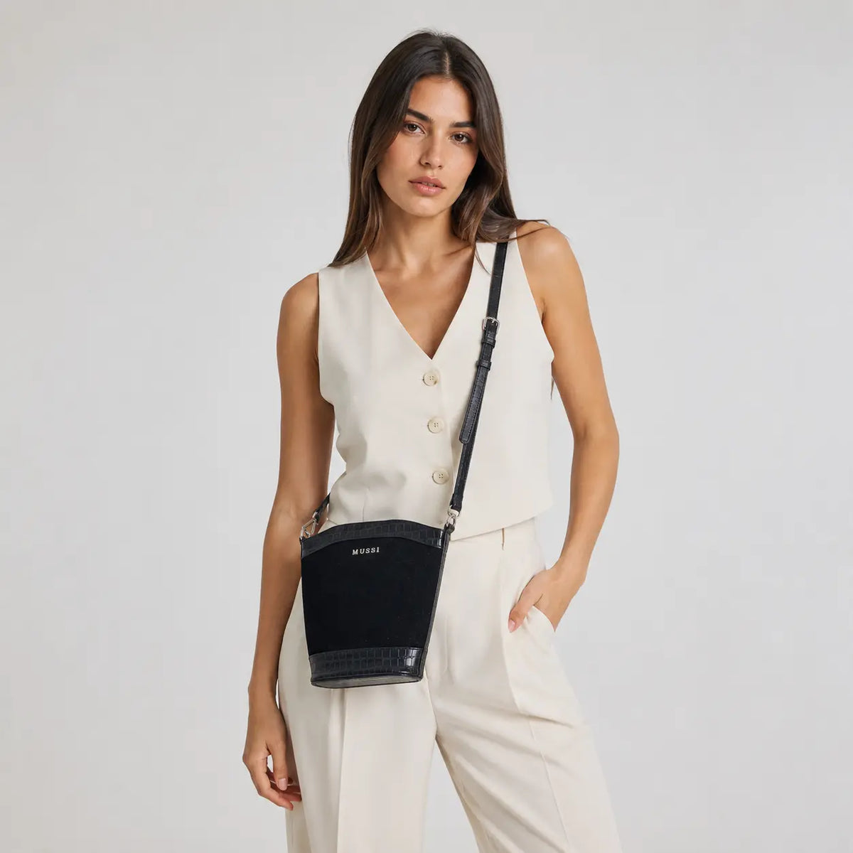 Bolso manos libres ailen de sintético para mujer - Negro