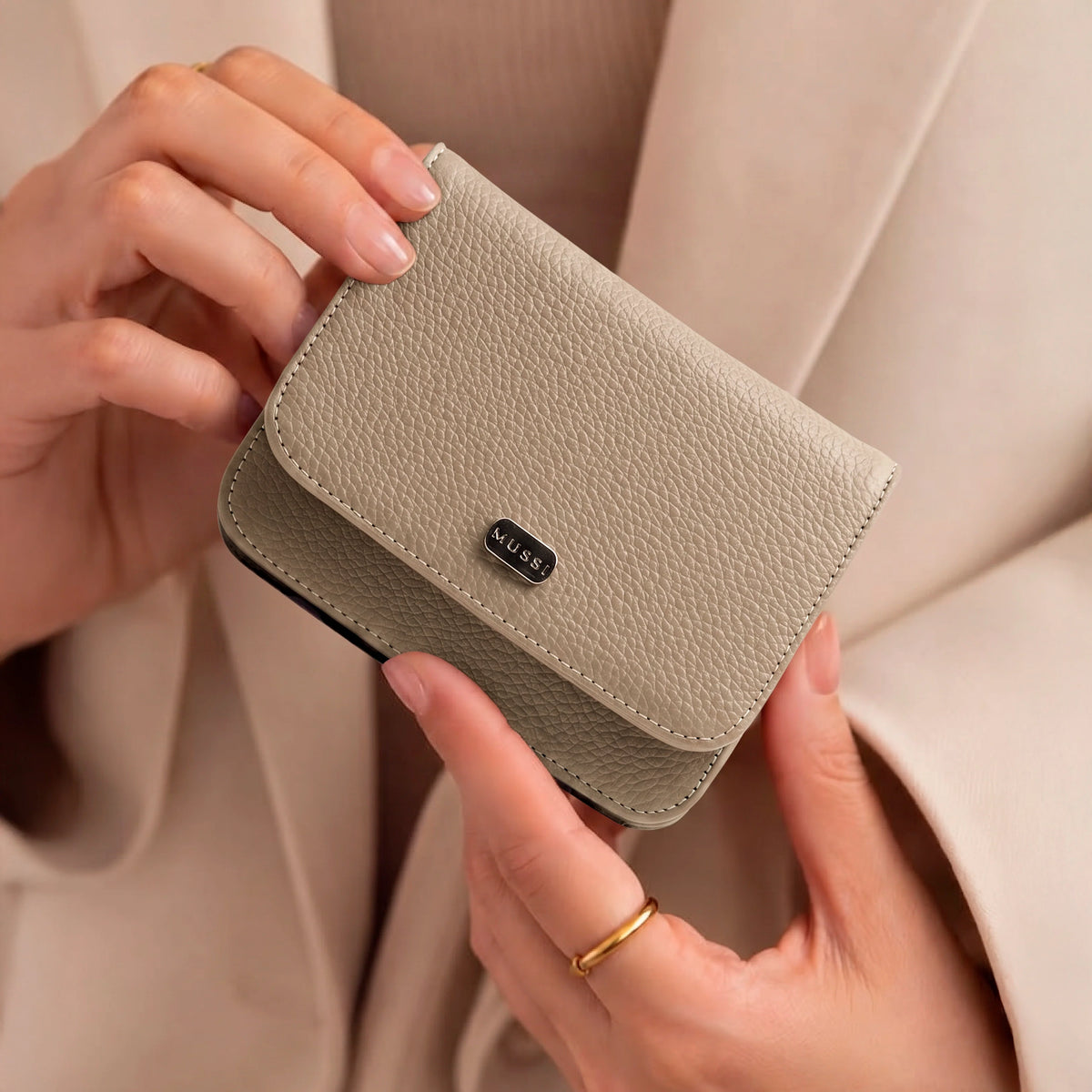 Billetera sira de cuero para mujer - Beige