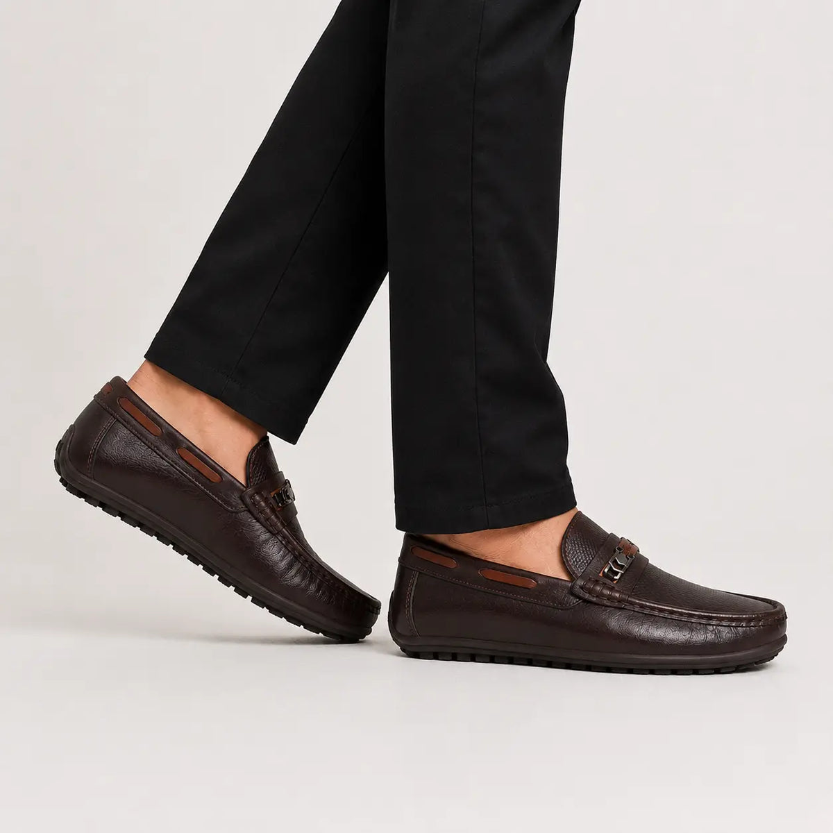Mocasin plano viola de cuero para hombre - Café