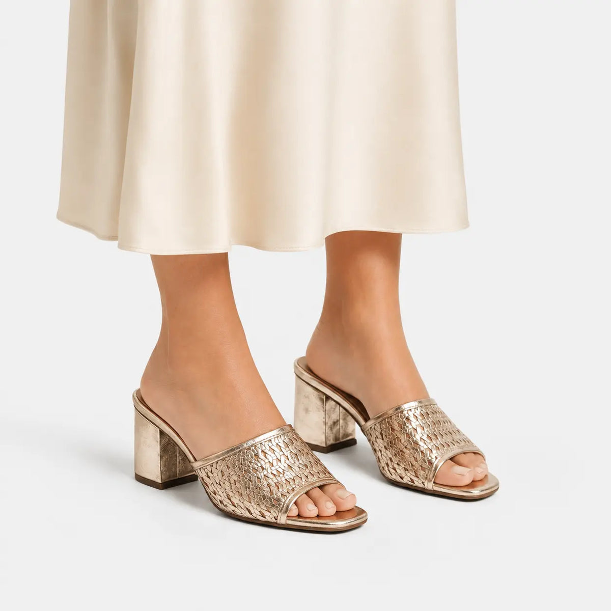 Sandalia tacon nativa de sintético para mujer - Oro