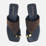 Sandalia plana enya de cuero para mujer - Café