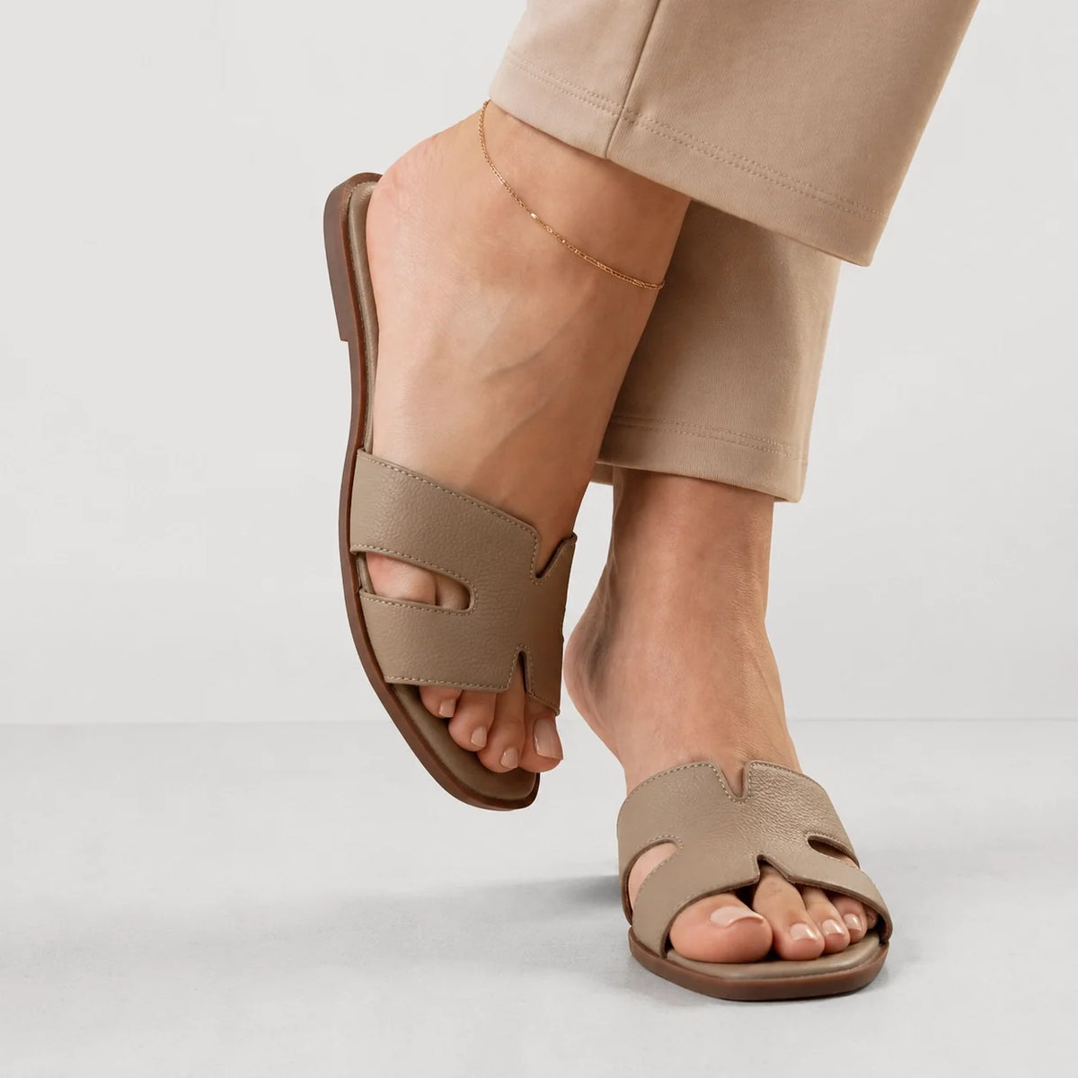 Sandalia plana tidara de cuero para mujer - Hueso