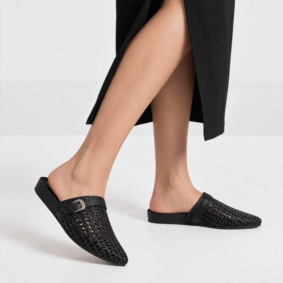 Zueco plano ilana de sintético para mujer - Negro