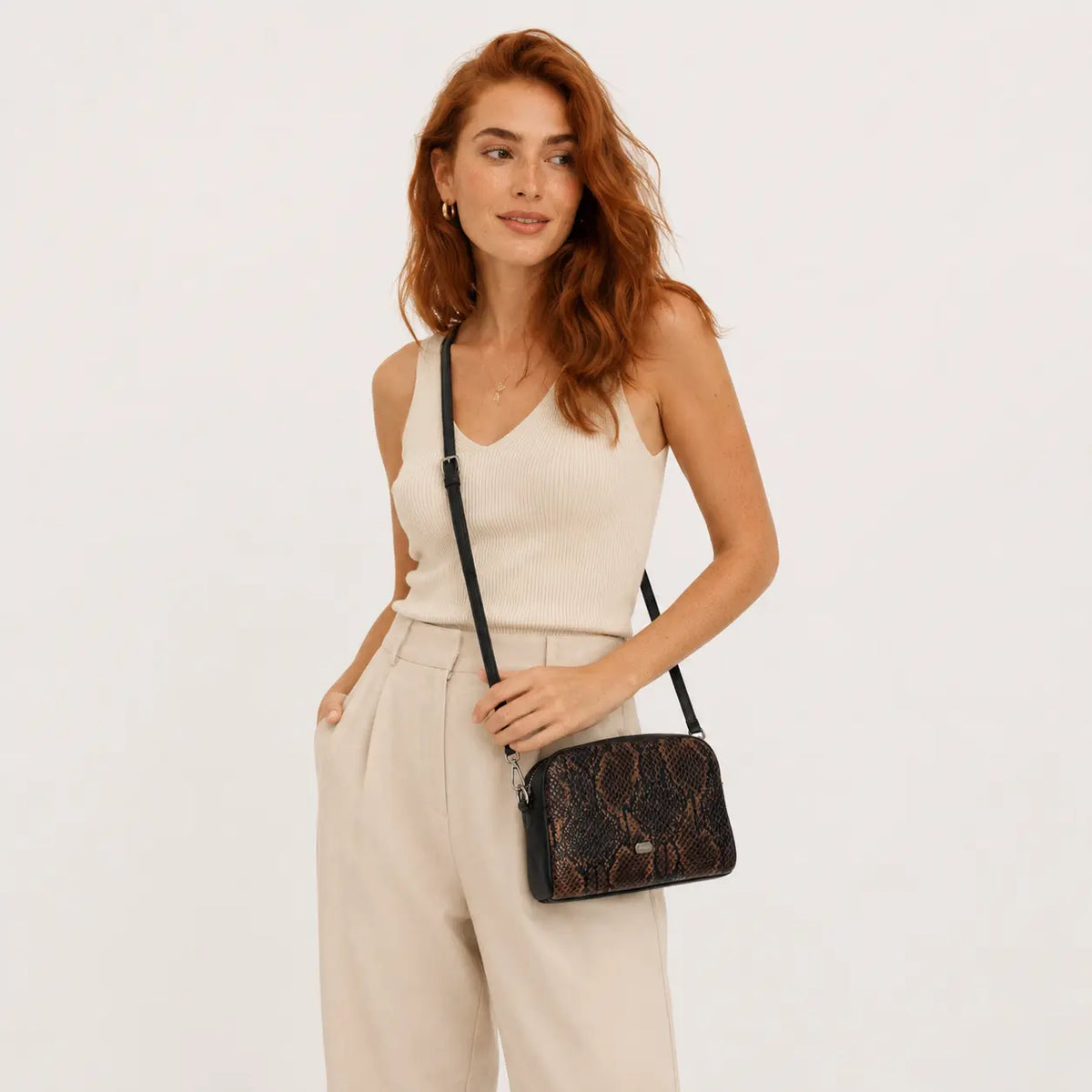 Bolso manos libres livia de cuero para mujer - Cafe