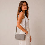 Bolso manos libres nebula de cuero para mujer - Gris
